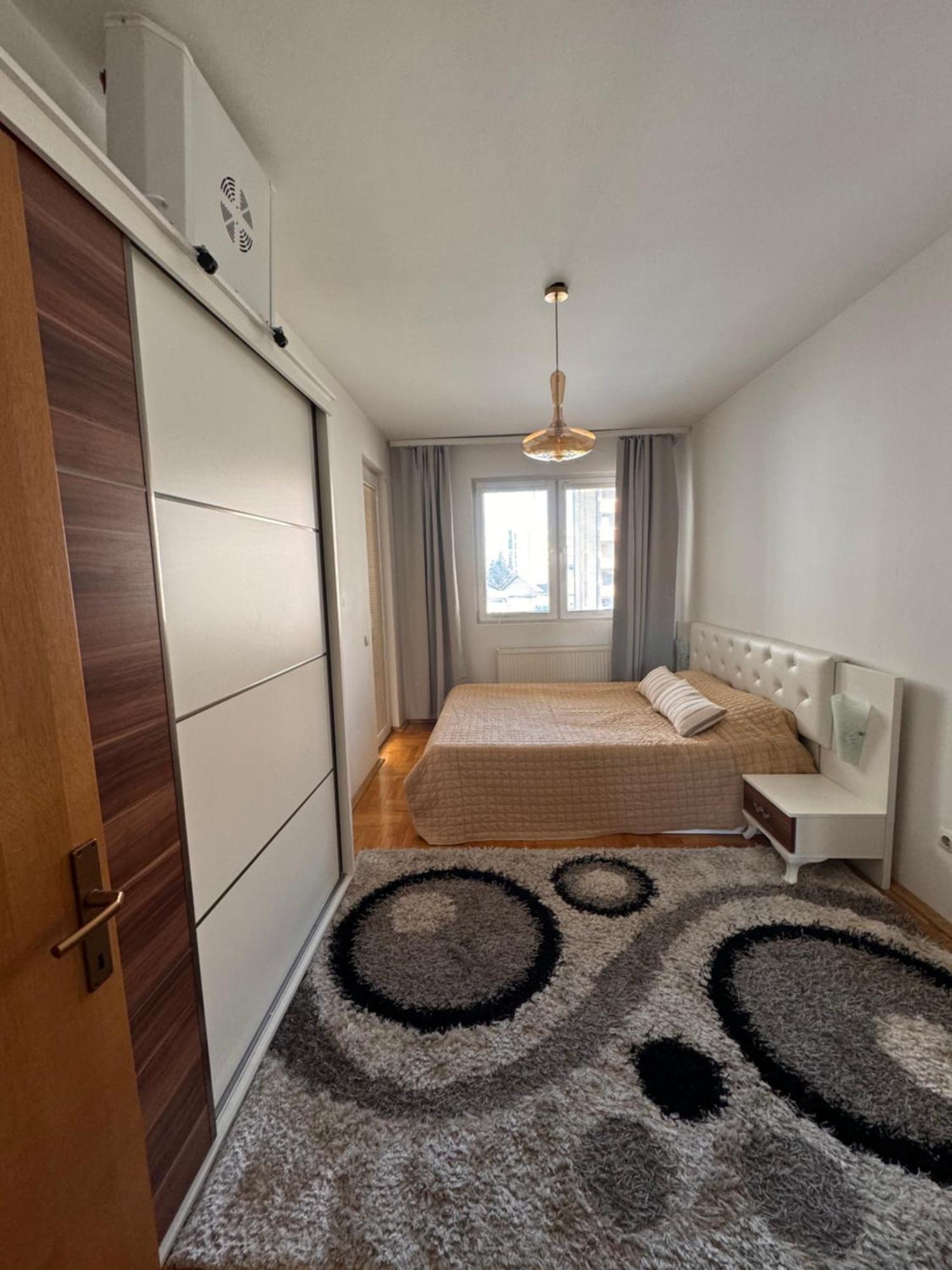 Big Spacious Apartment In Pej Center With Wi-Fi Peje Exterior foto