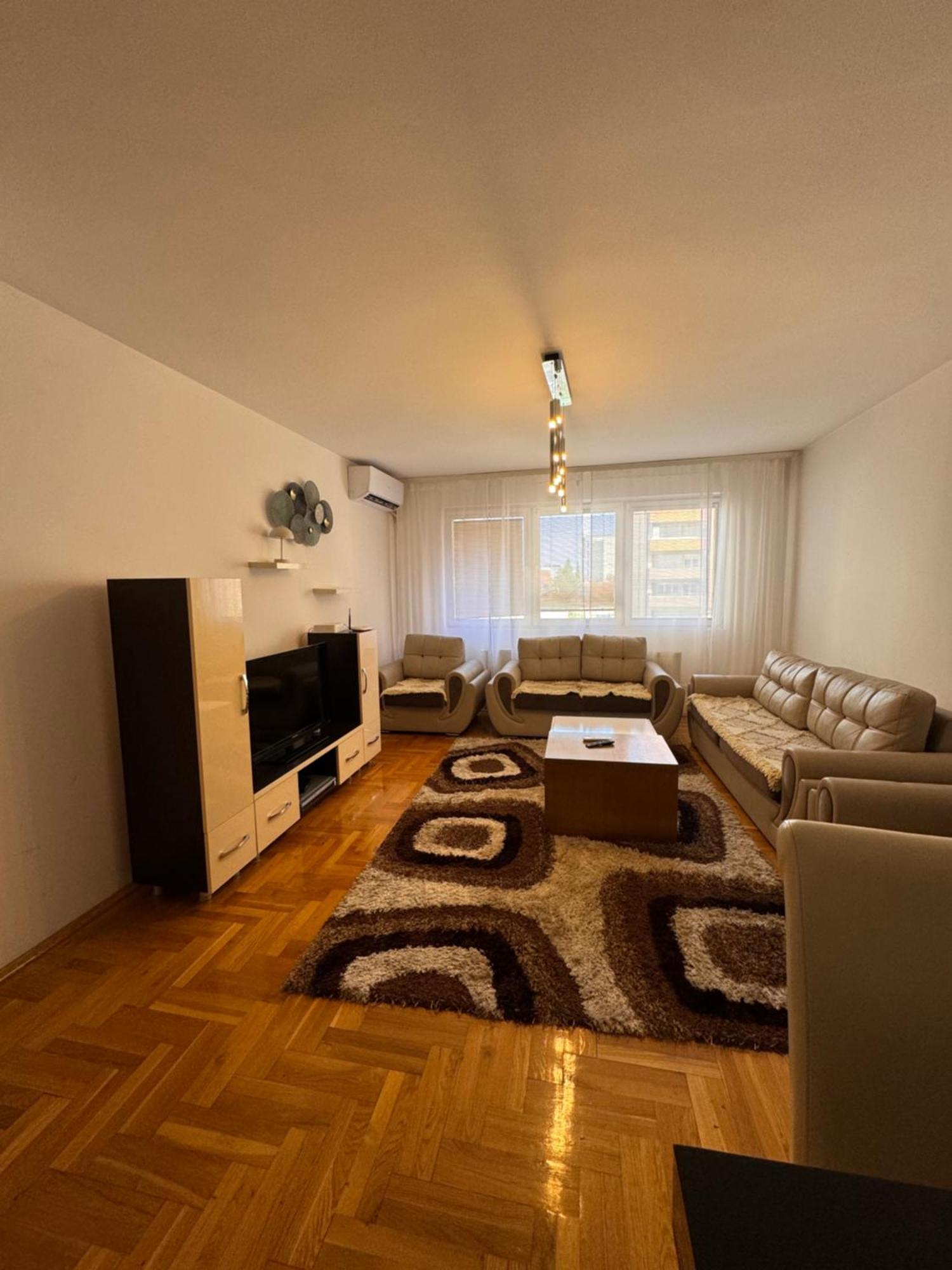 Big Spacious Apartment In Pej Center With Wi-Fi Peje Exterior foto